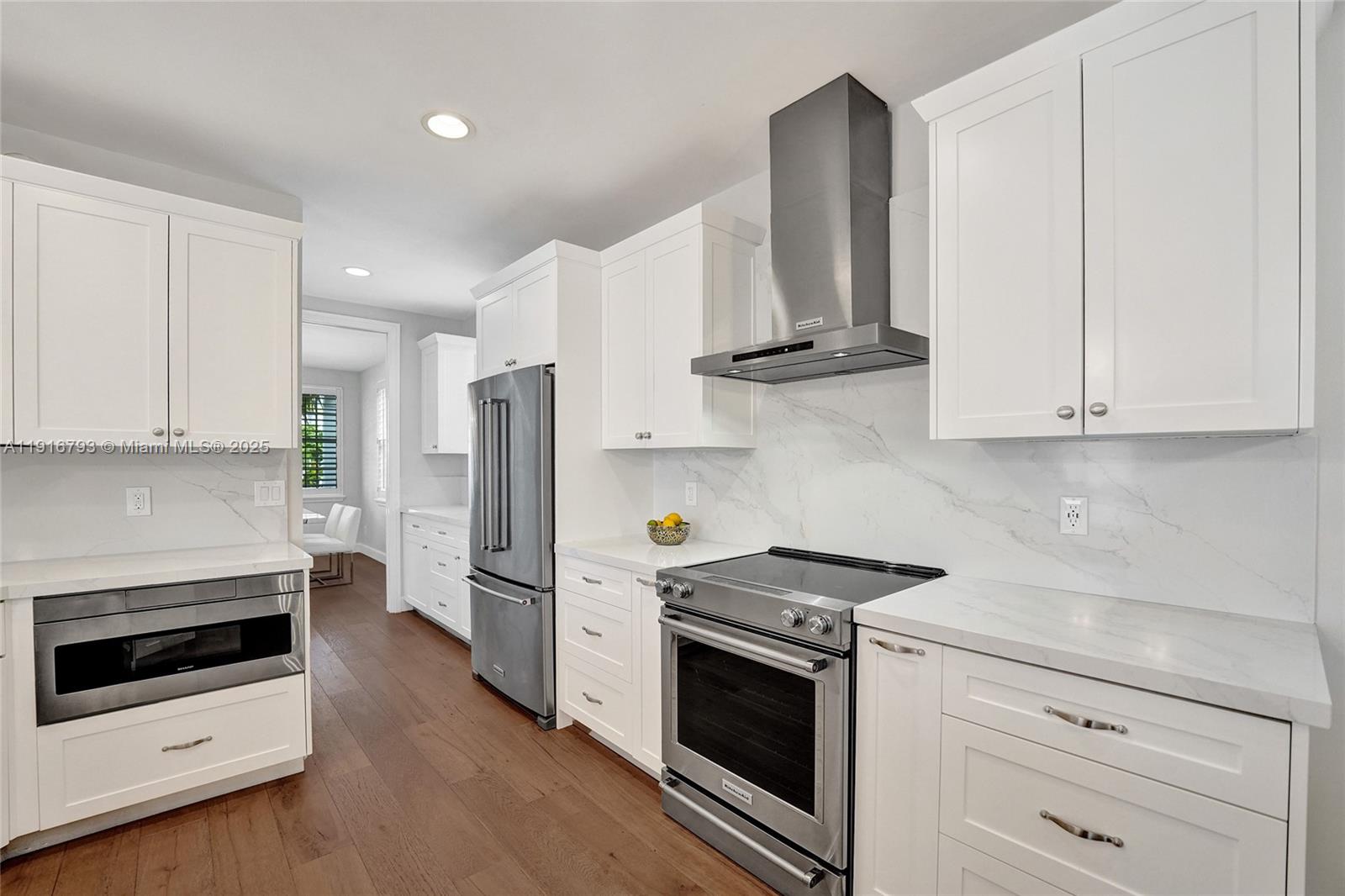 HOLLYWOOD LAKES SECTION - Residential