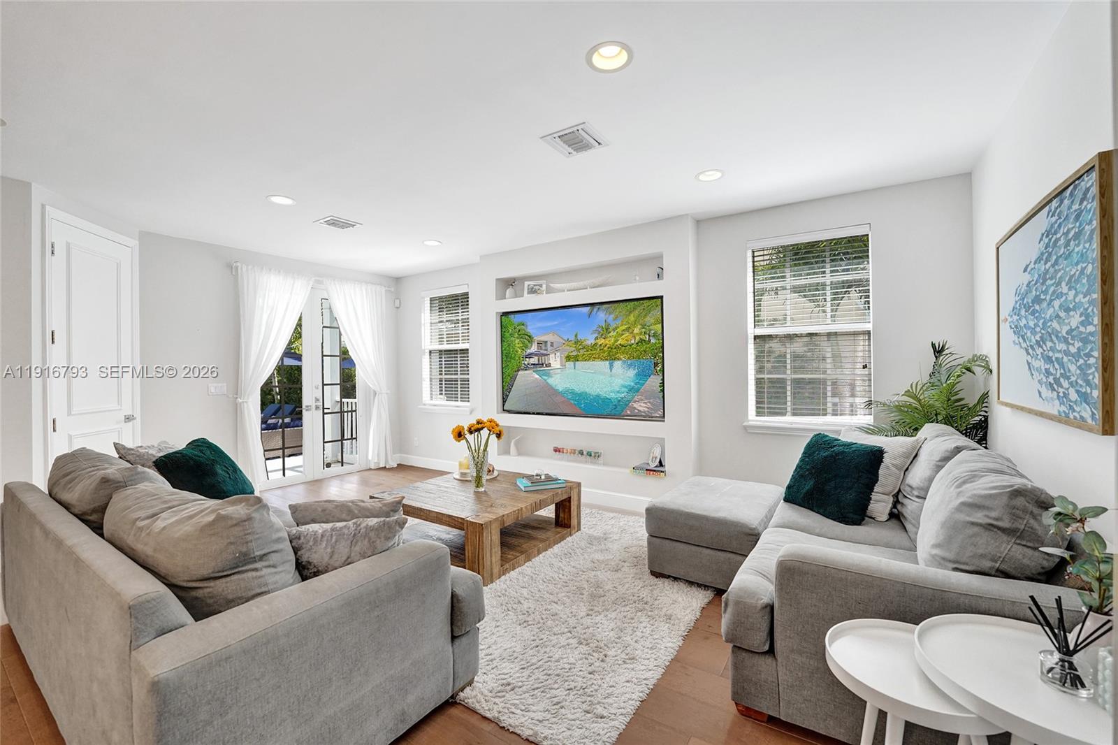 HOLLYWOOD LAKES SECTION - Residential