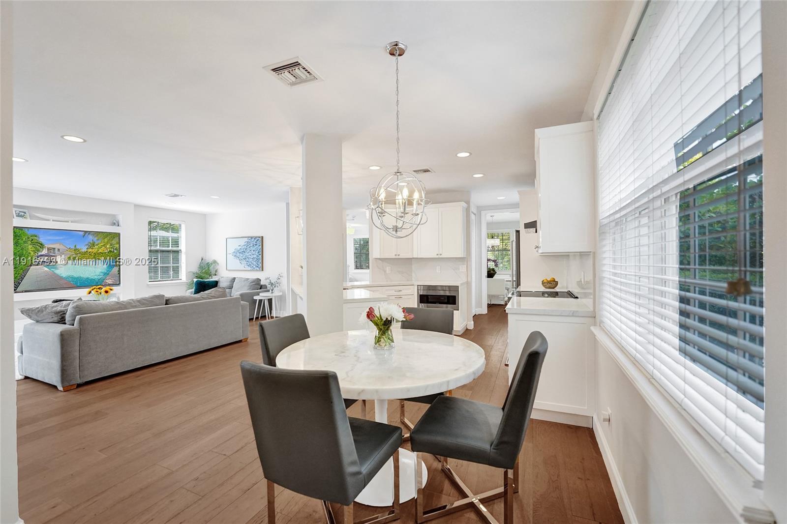 HOLLYWOOD LAKES SECTION - Residential