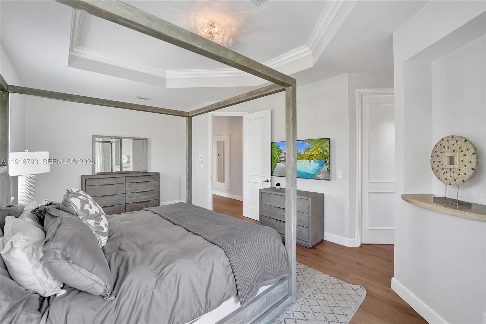 HOLLYWOOD LAKES SECTION - Residential