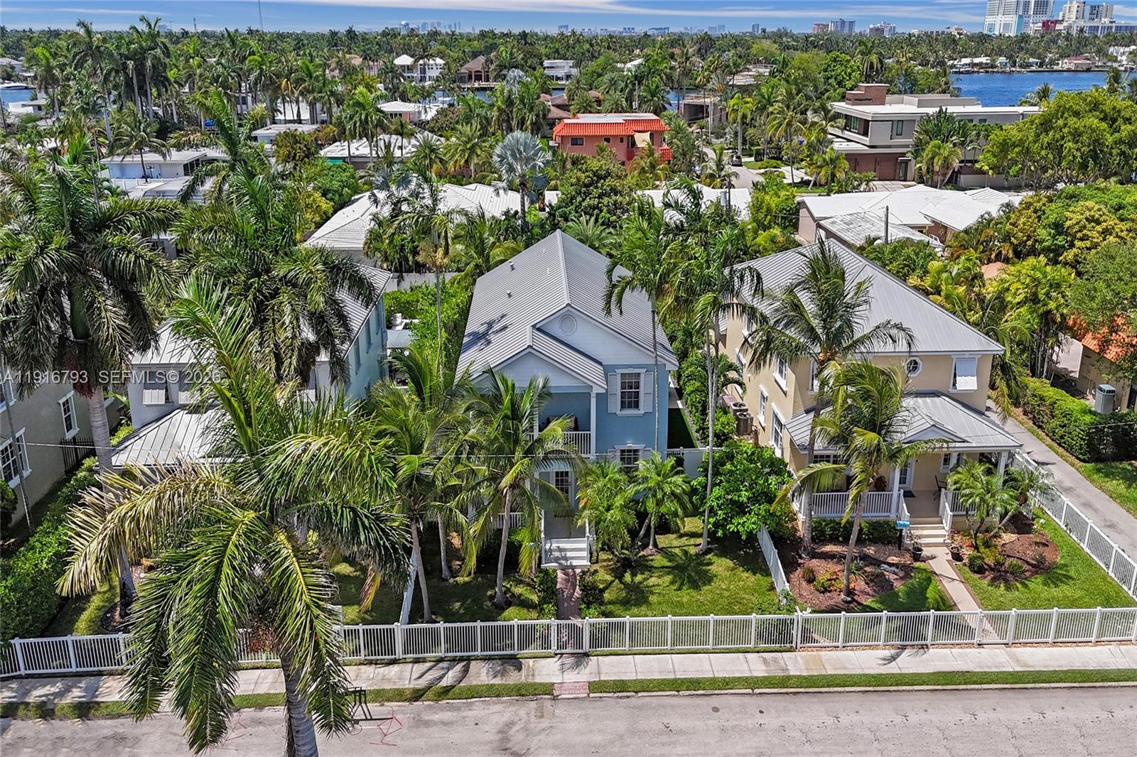 HOLLYWOOD LAKES SECTION - Residential