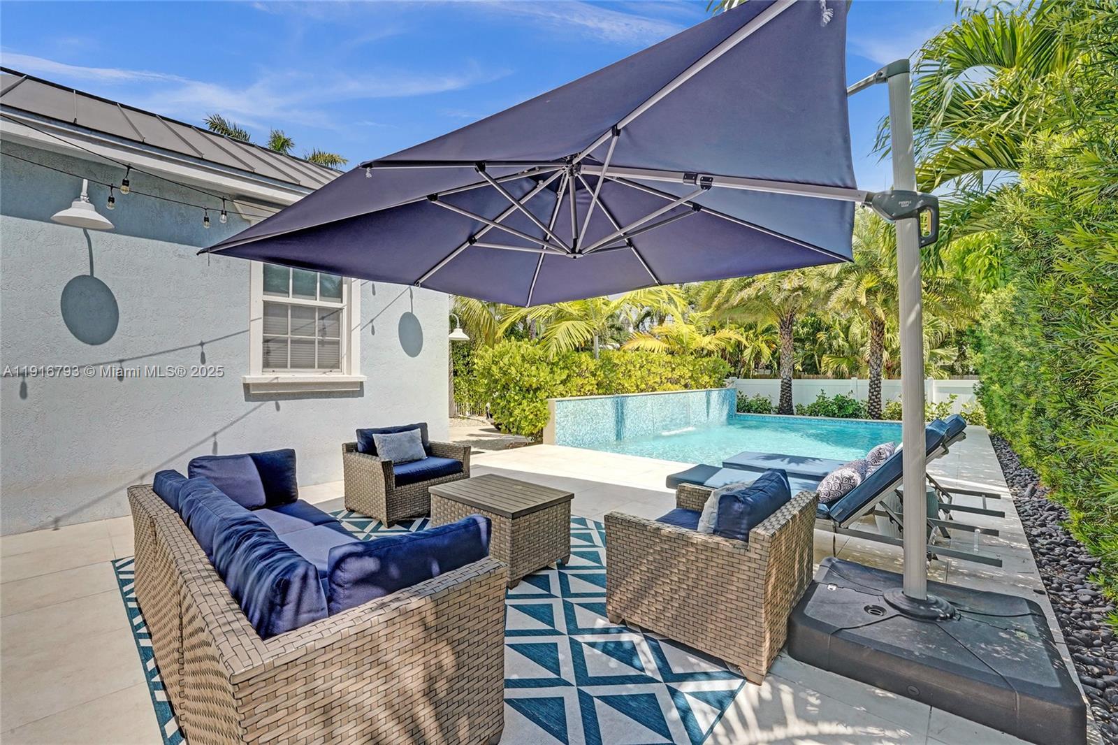 HOLLYWOOD LAKES SECTION - Residential