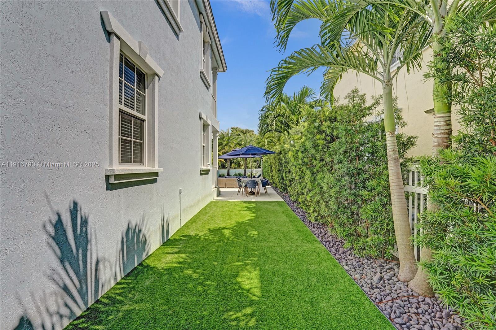 HOLLYWOOD LAKES SECTION - Residential