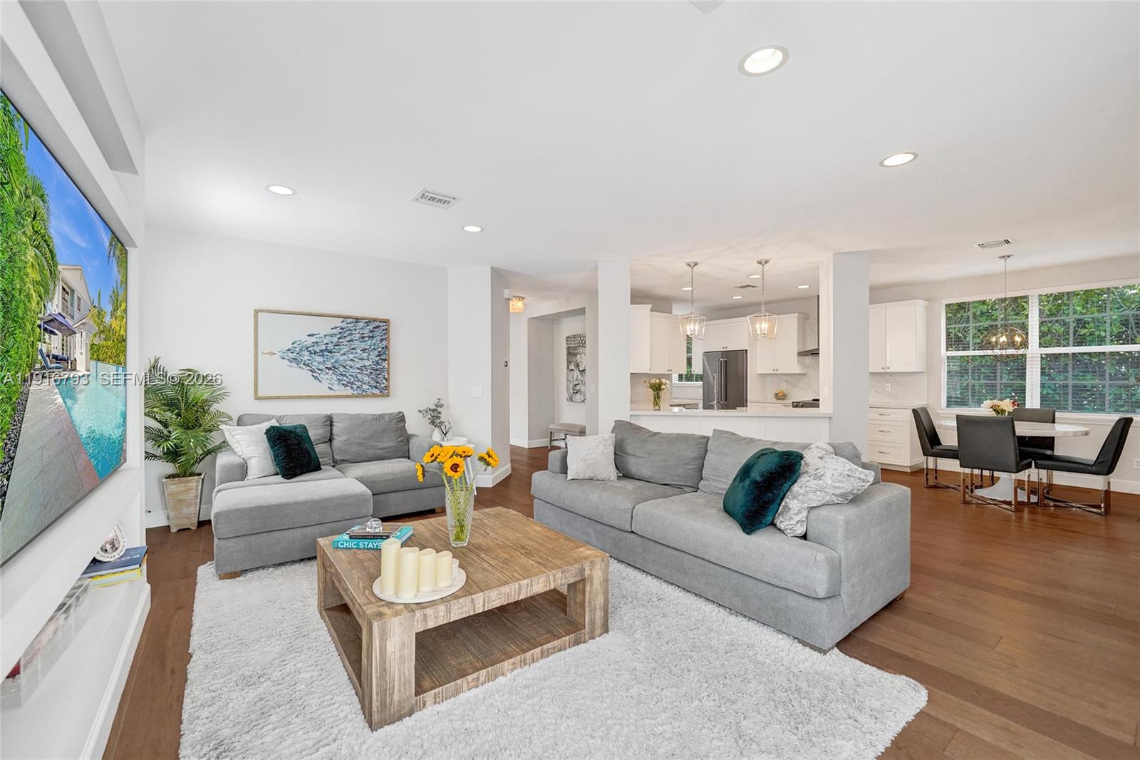 HOLLYWOOD LAKES SECTION - Residential