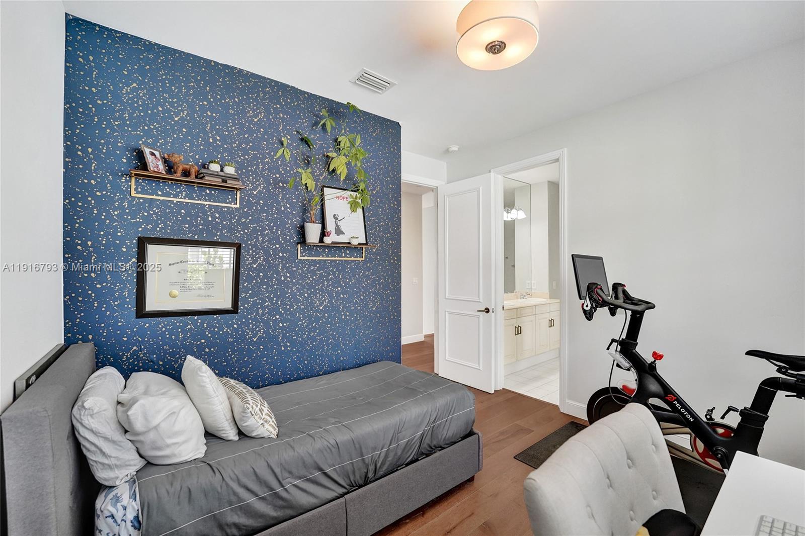 HOLLYWOOD LAKES SECTION - Residential