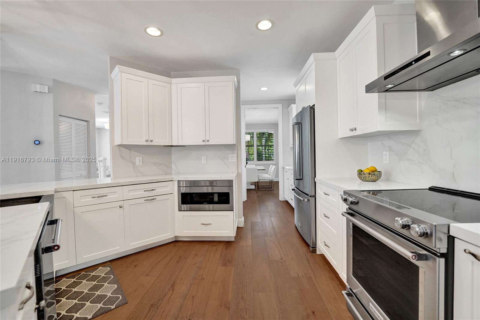 HOLLYWOOD LAKES SECTION - Residential