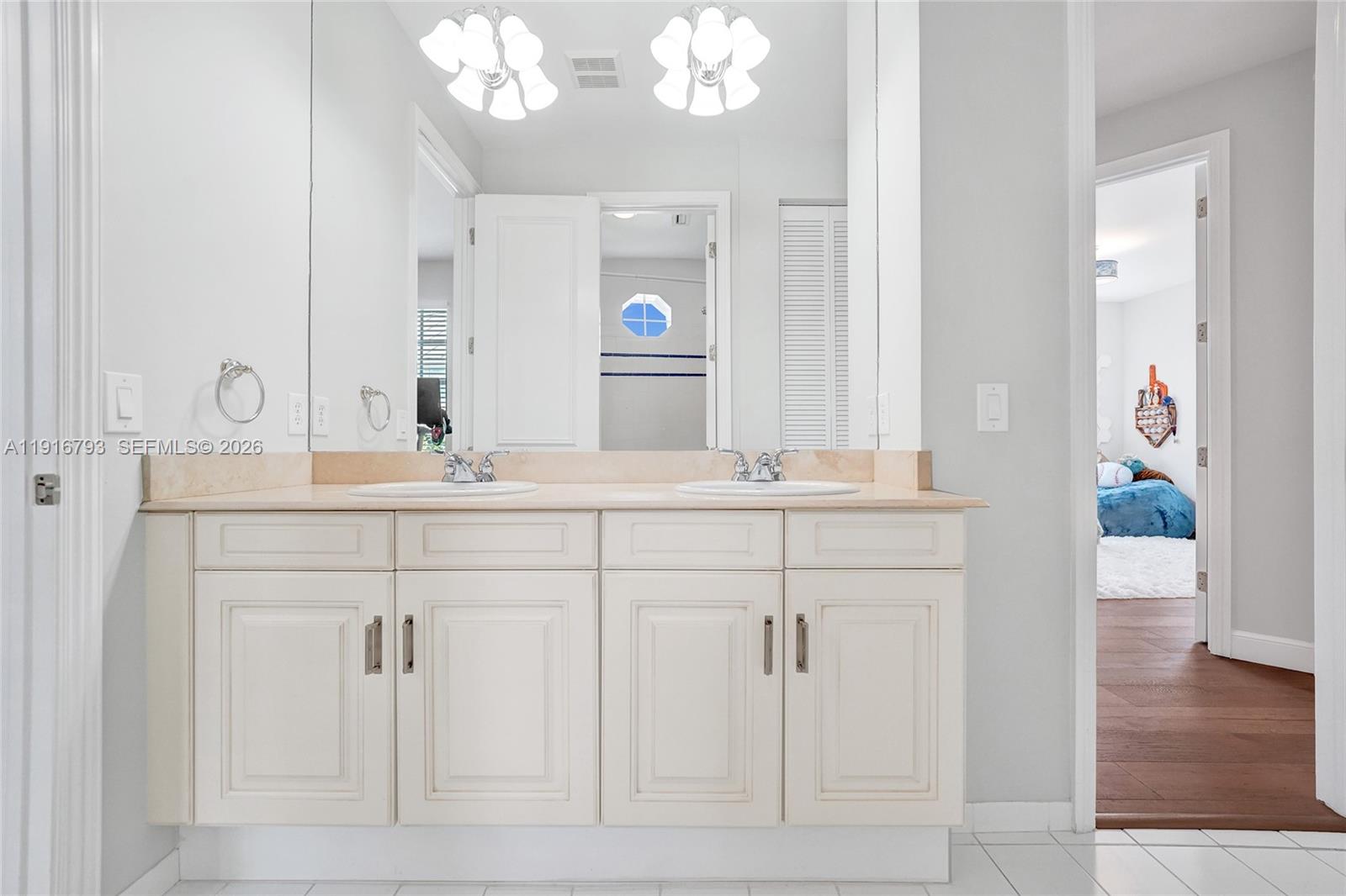 HOLLYWOOD LAKES SECTION - Residential