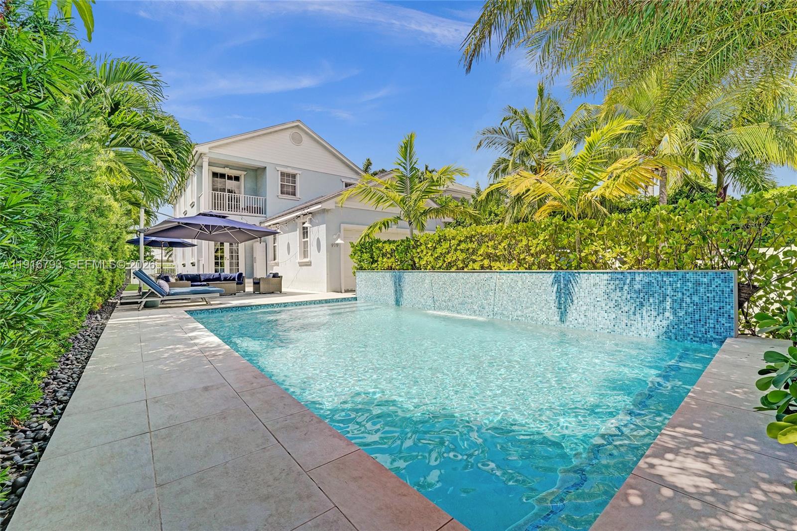 HOLLYWOOD LAKES SECTION - Residential