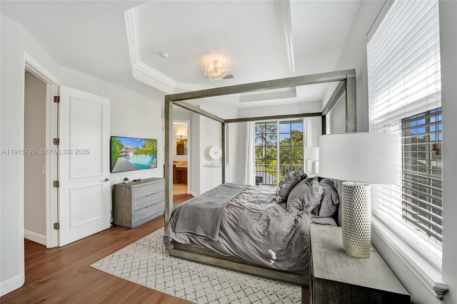 HOLLYWOOD LAKES SECTION - Residential