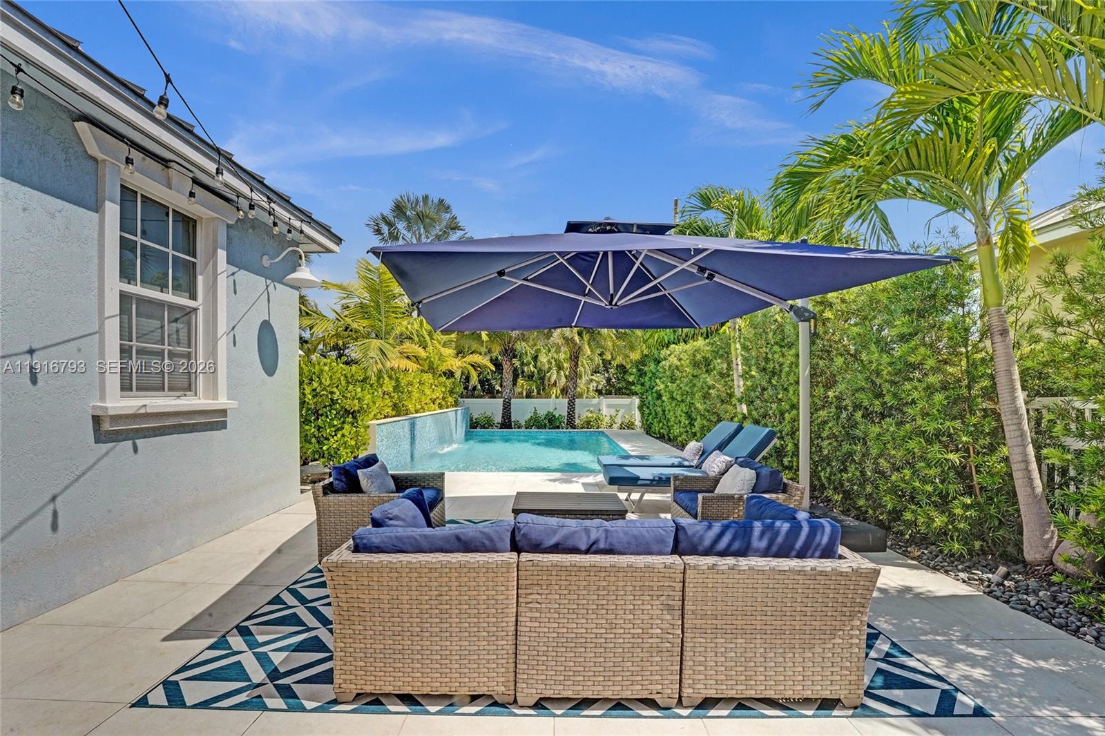 HOLLYWOOD LAKES SECTION - Residential