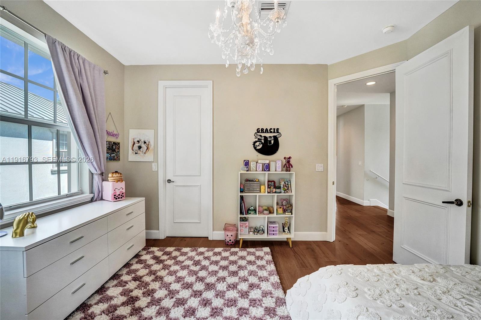 HOLLYWOOD LAKES SECTION - Residential