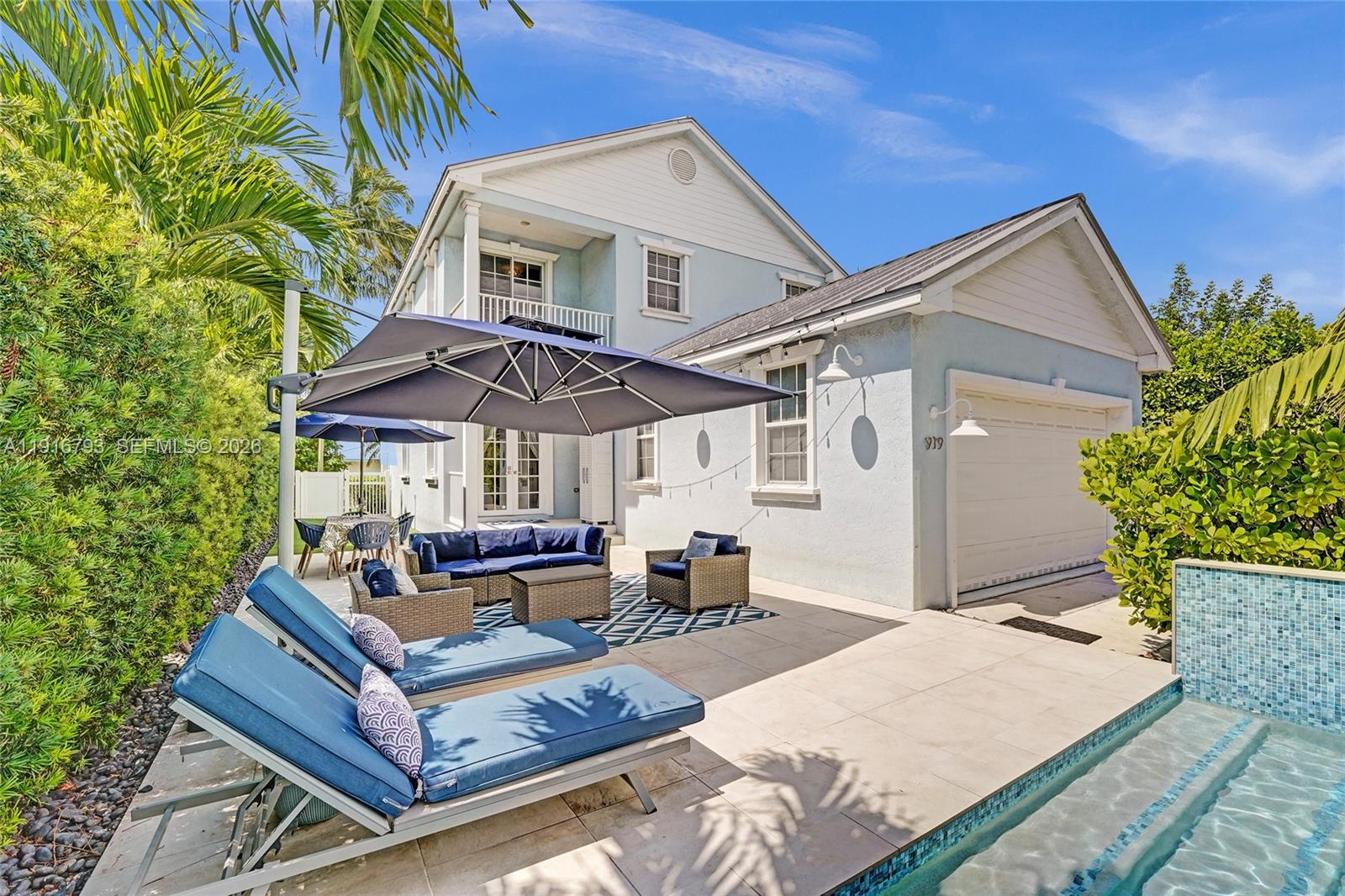 HOLLYWOOD LAKES SECTION - Residential