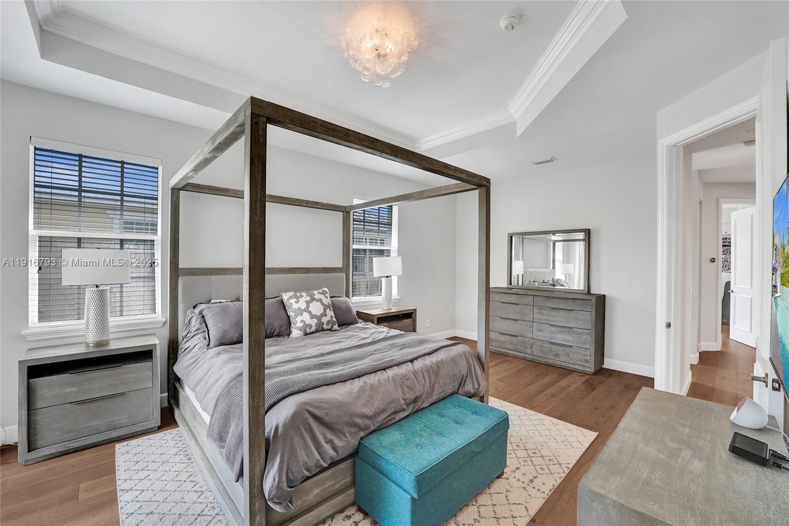 HOLLYWOOD LAKES SECTION - Residential