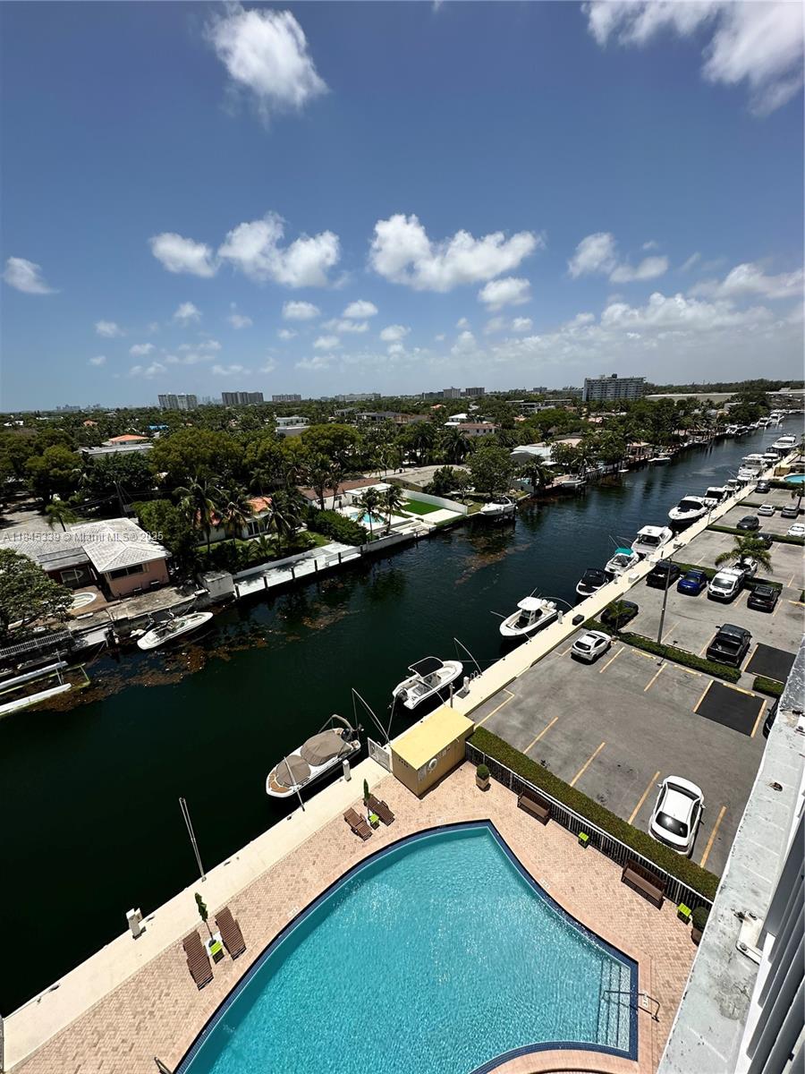Great Location with and unbelievable view to the canal,super bright. 1 bedr + 1 bath, tile and laminated floors all throughout, big closets, full of storage space, nice kitchen and bathroom. Covered parking space + guest, beautiful upgraded community pool facing the water. Close to restaurants, stores, schools, and good access to highways. Hurry!!!!! great opportunity!!