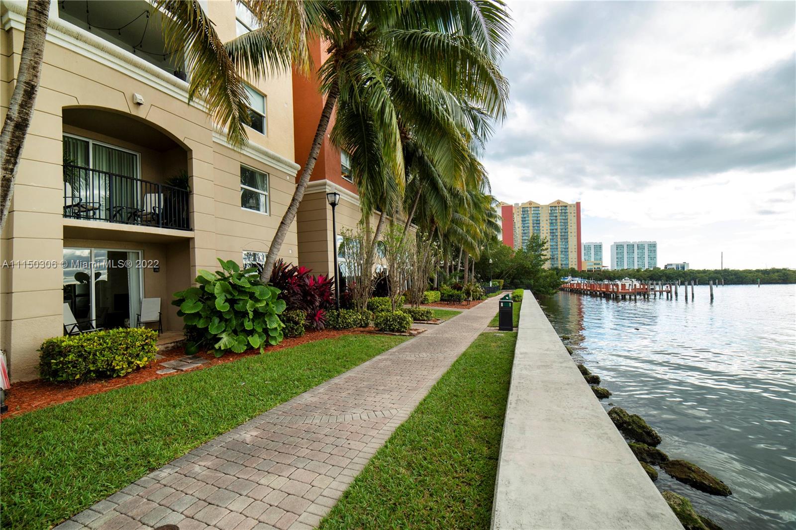 PORTO BELLAGIO CONDO - Residential