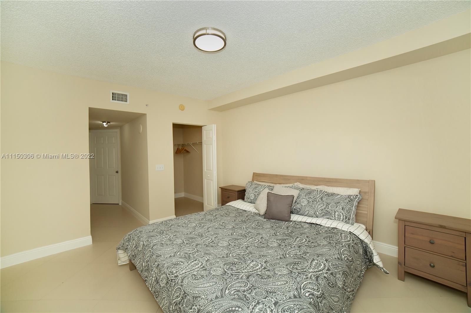 PORTO BELLAGIO CONDO - Residential