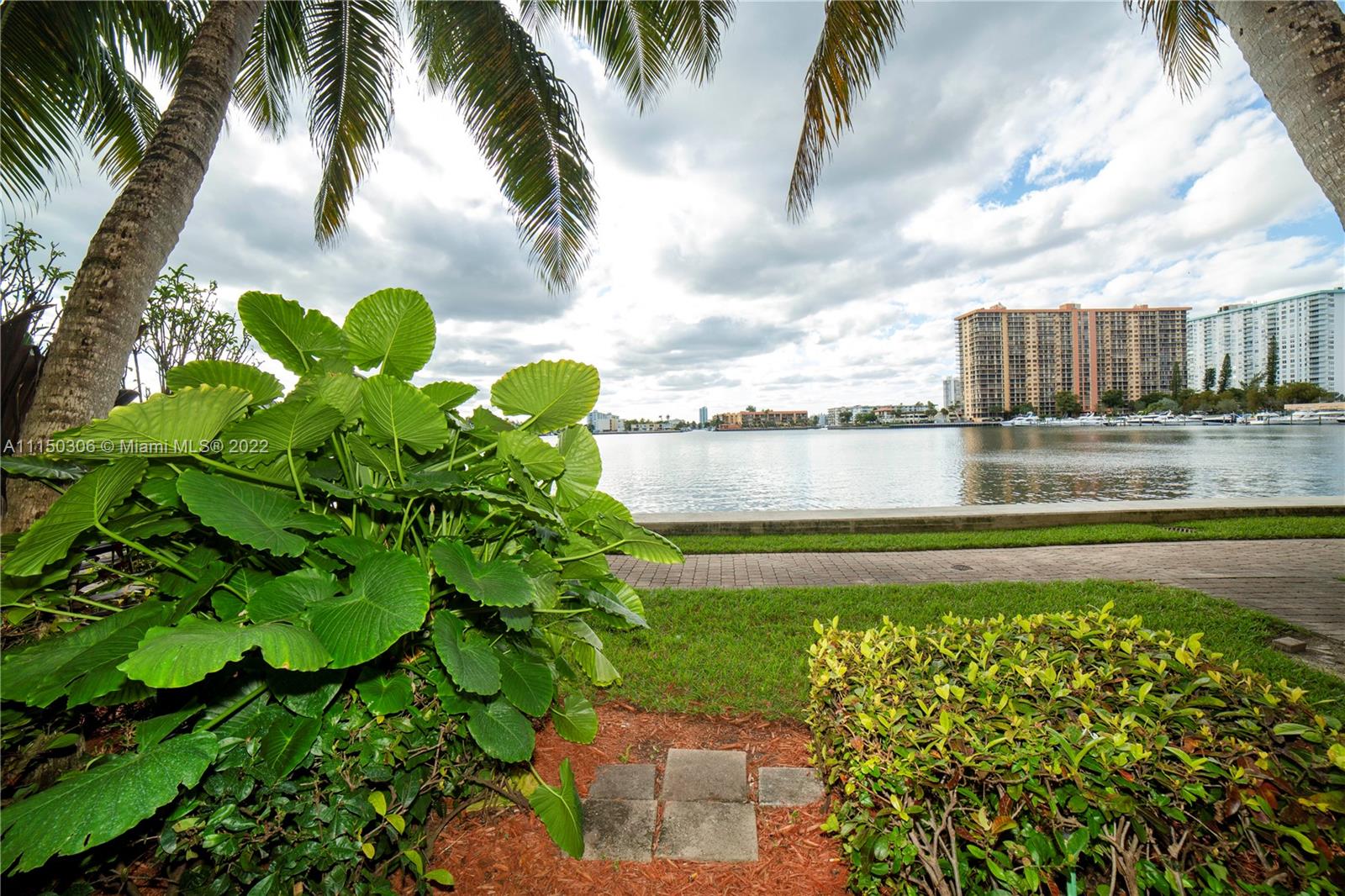 PORTO BELLAGIO CONDO - Residential