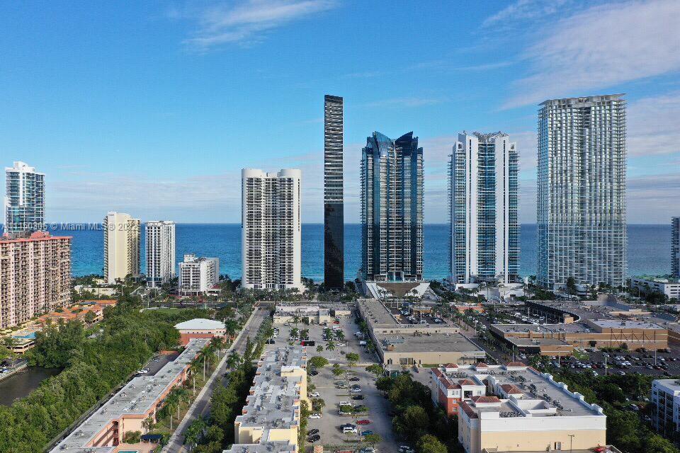 PORTO BELLAGIO CONDO - Residential