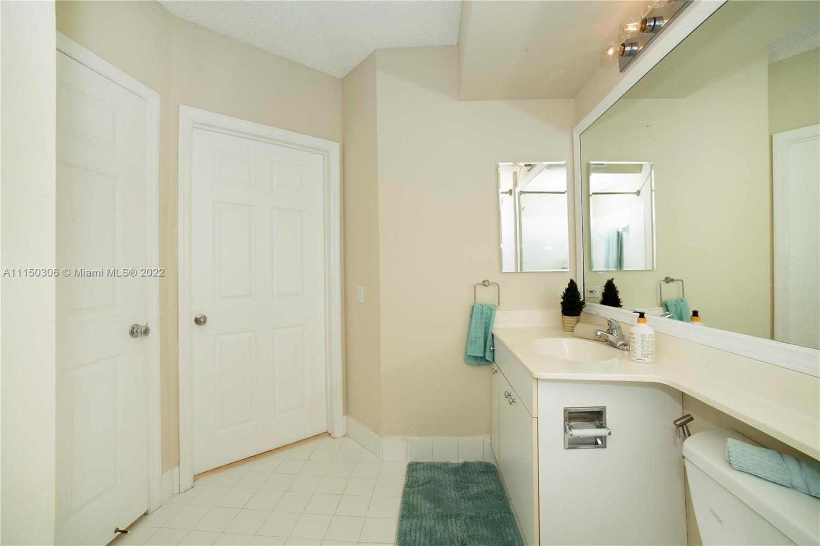 PORTO BELLAGIO CONDO - Residential