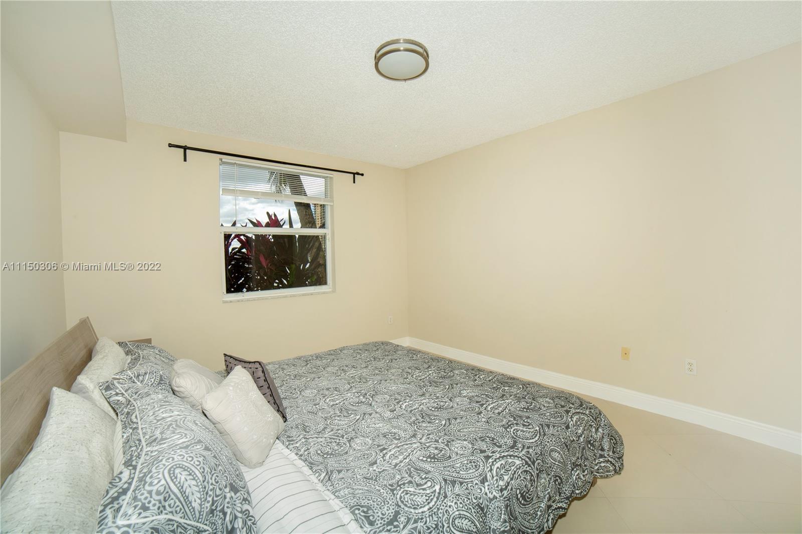 PORTO BELLAGIO CONDO - Residential