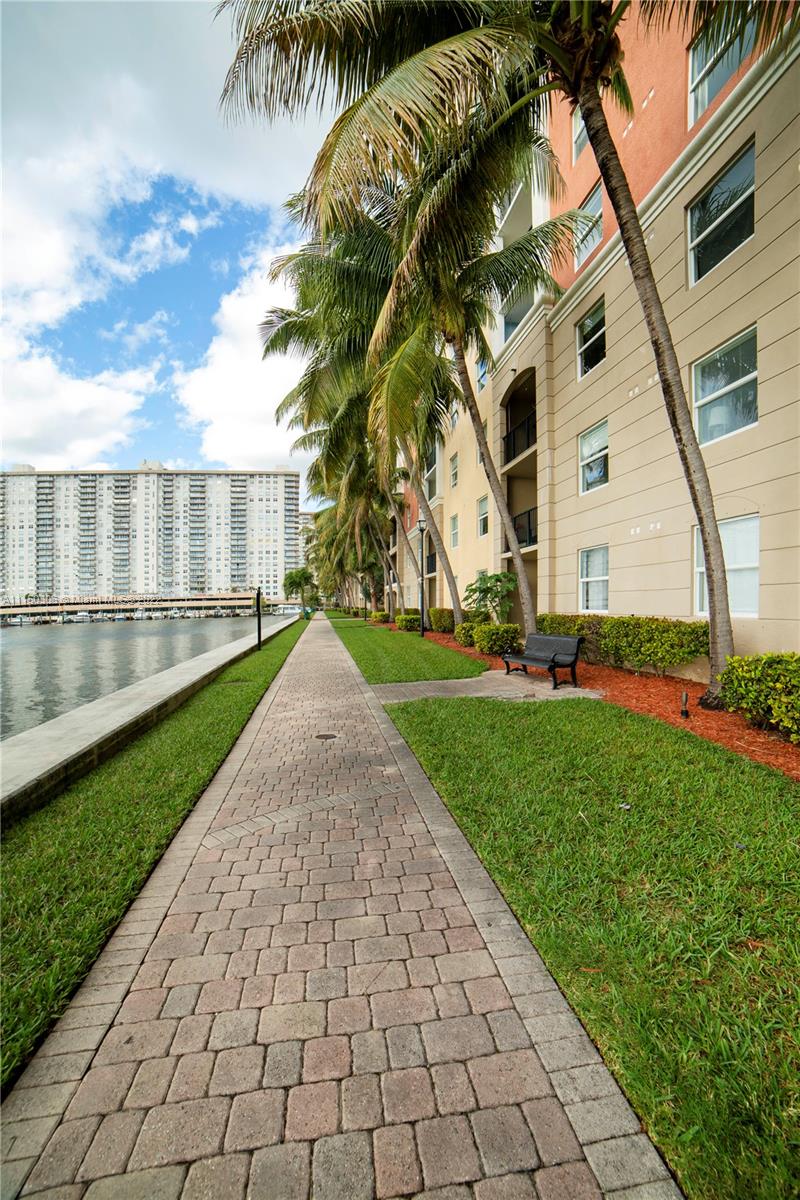 PORTO BELLAGIO CONDO - Residential