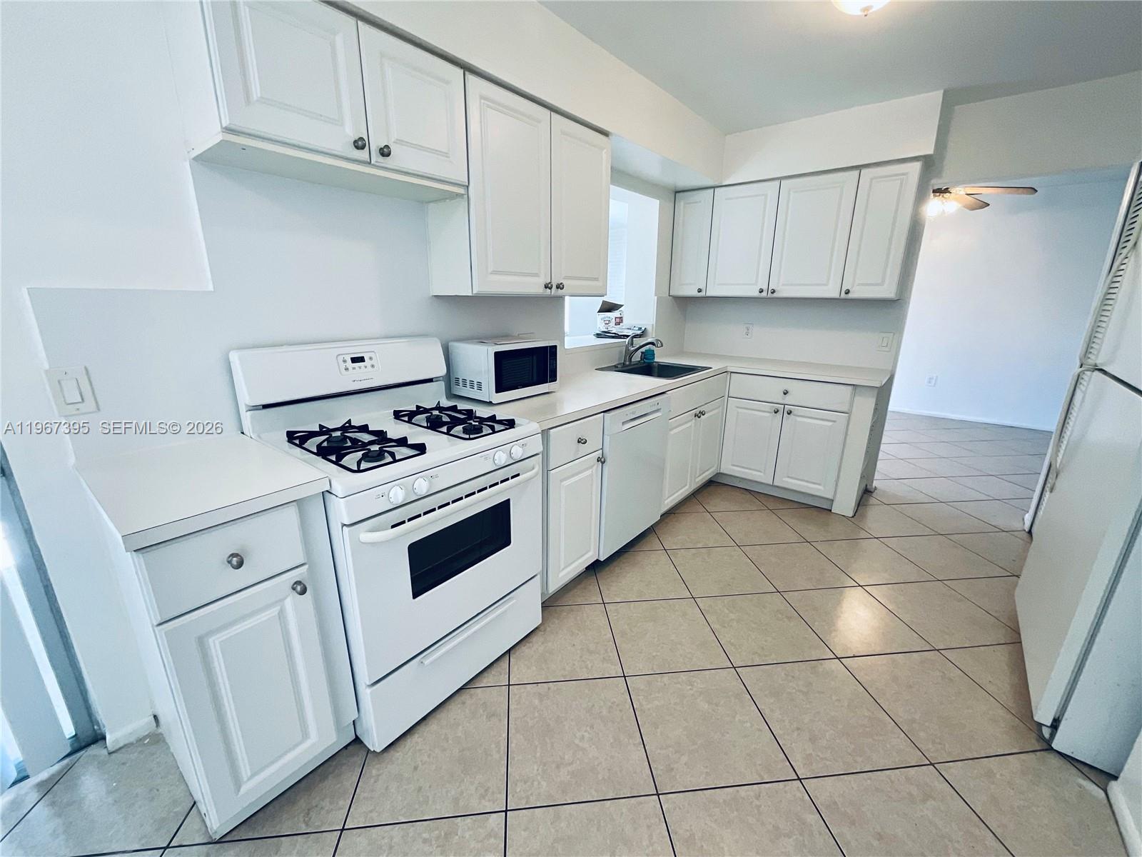 SUNRISE GOLF VLG SEC 24 - Residential Lease