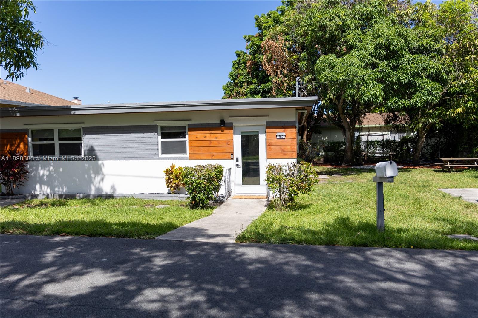 250 NW 14th Way