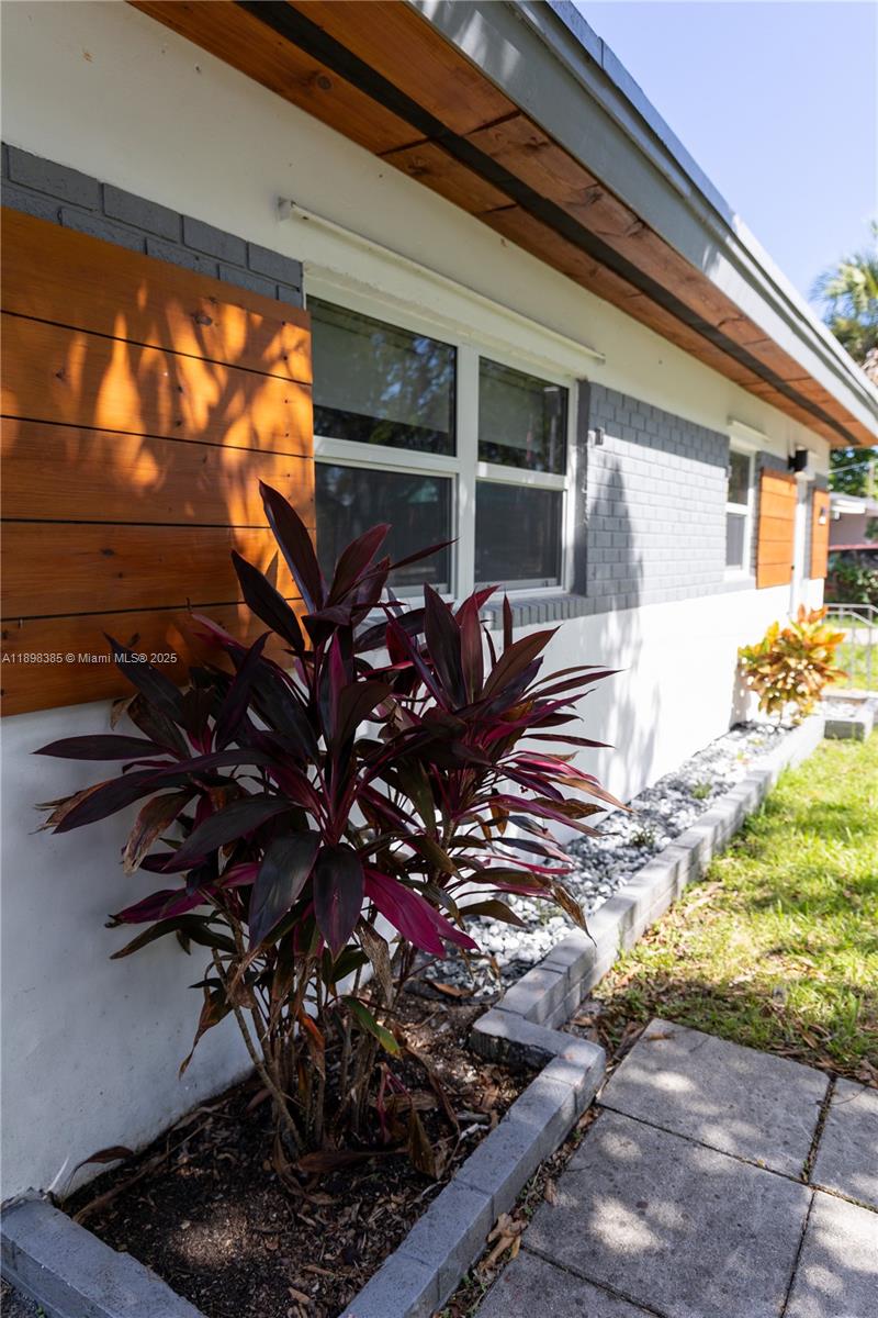 250 NW 14th Way