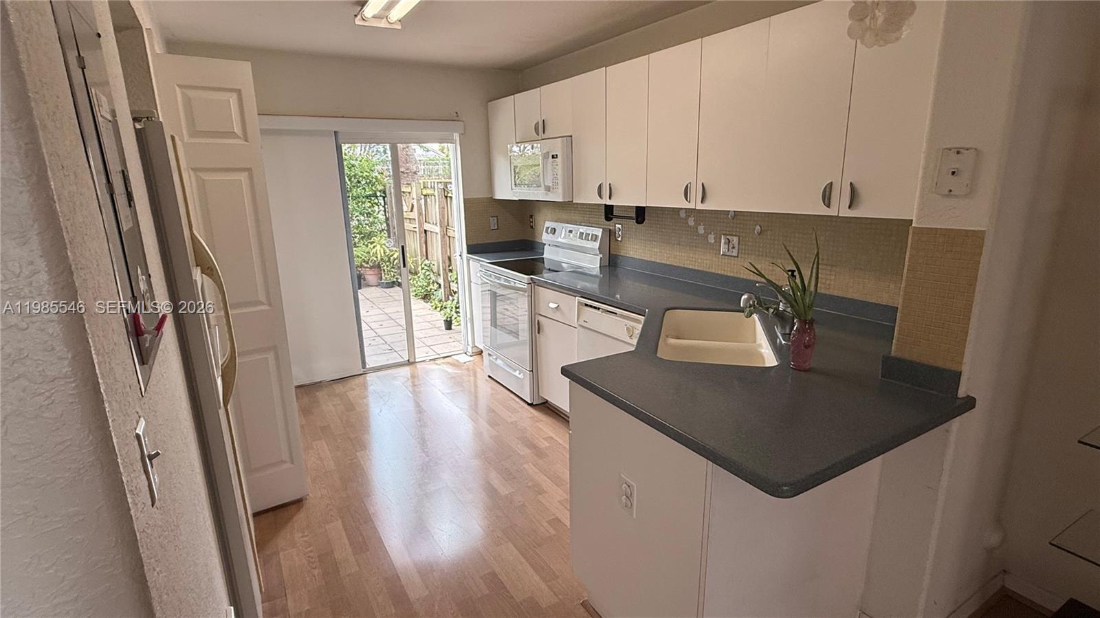 DORAL GRAND CONDO - Residential