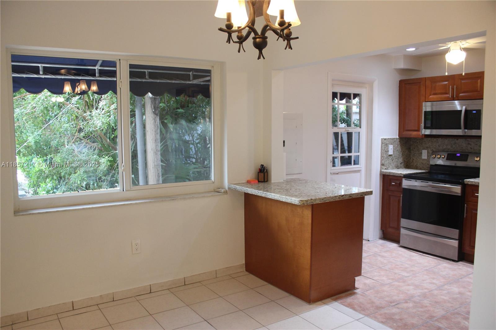 8958 Collins Ave 3
