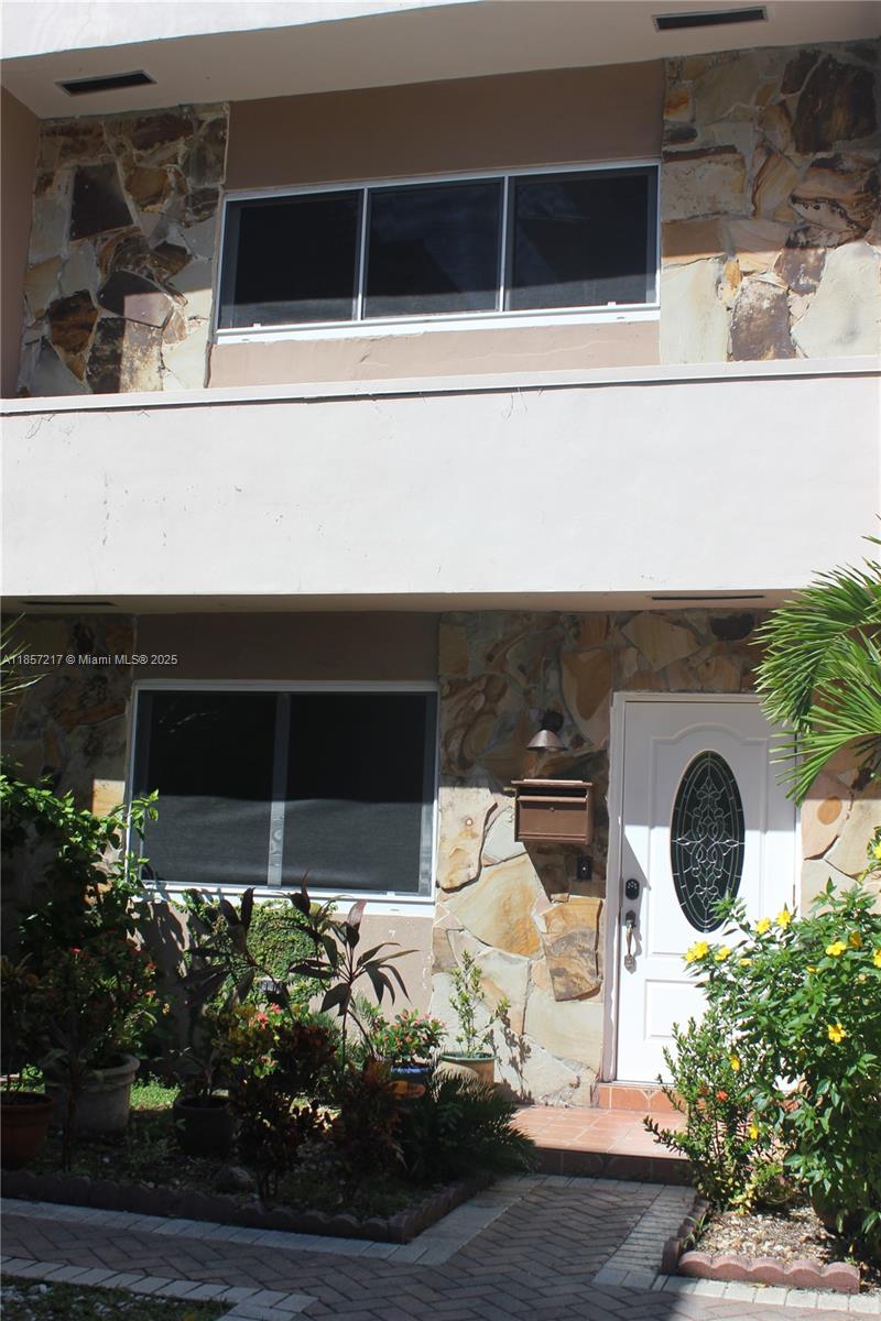 SURFSIDE VILLAS CONDO - Residential Lease