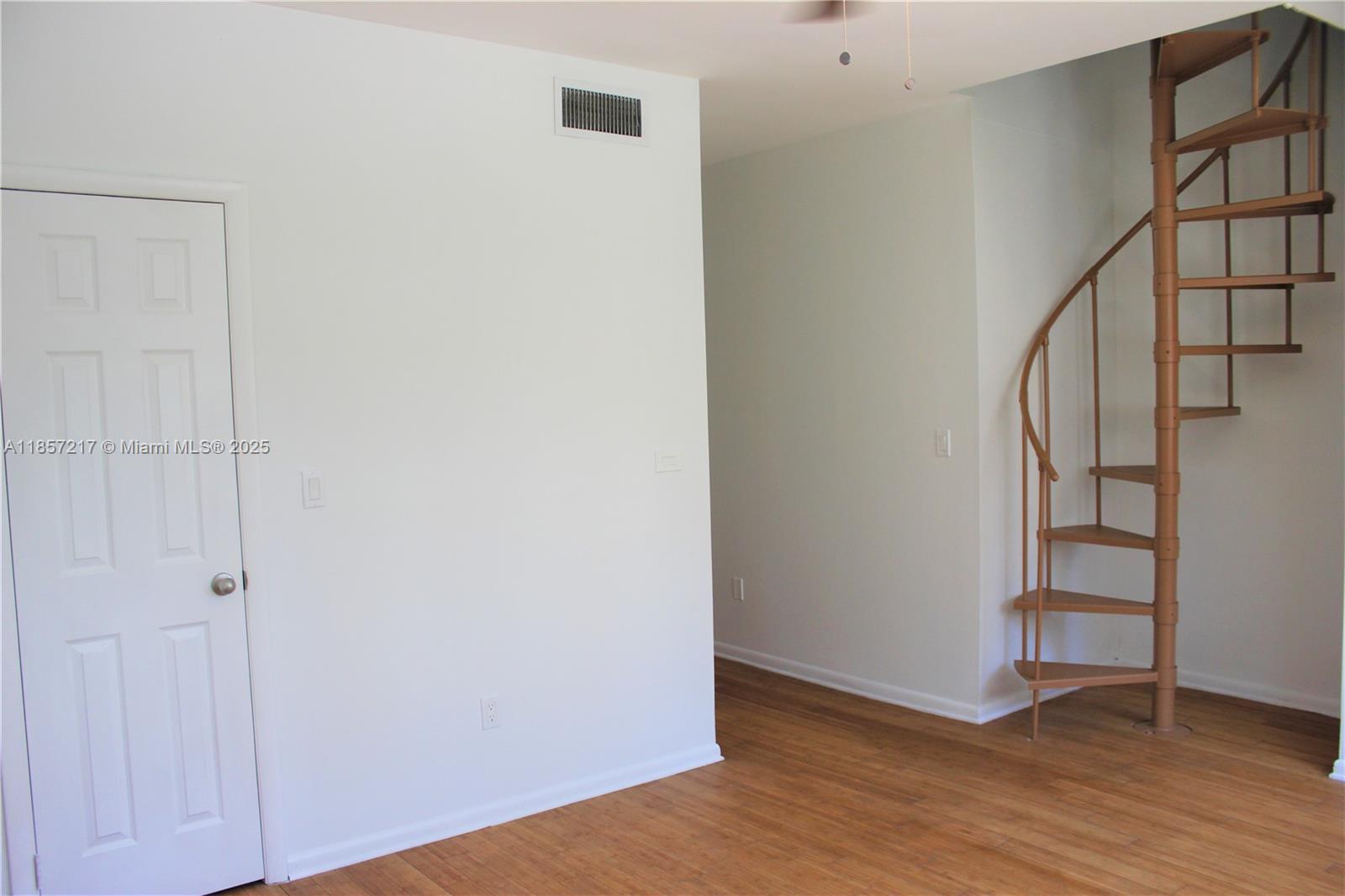 SURFSIDE VILLAS CONDO - Residential Lease