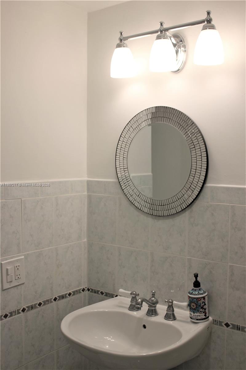 SURFSIDE VILLAS CONDO - Residential Lease