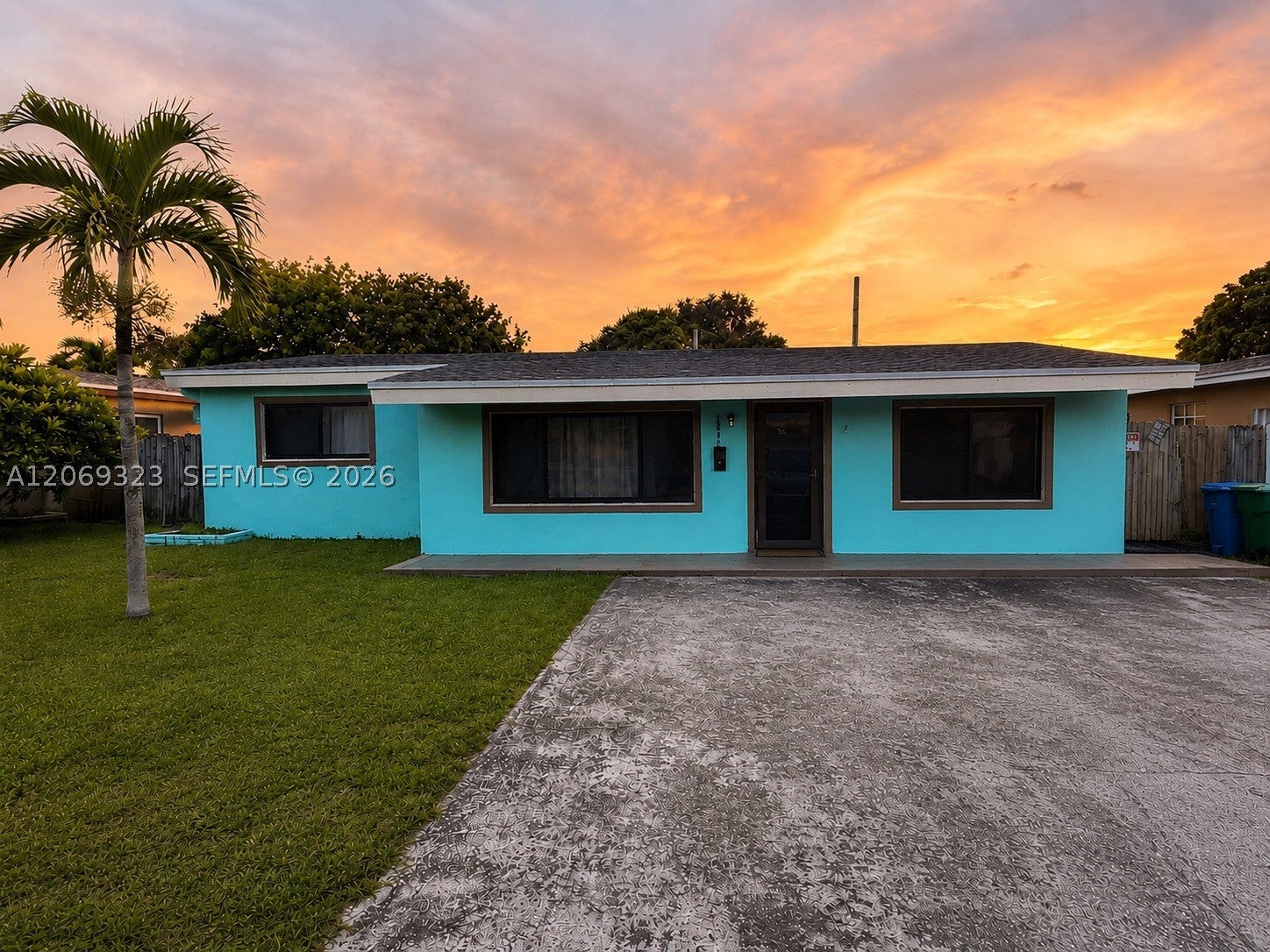 2906 Island Dr