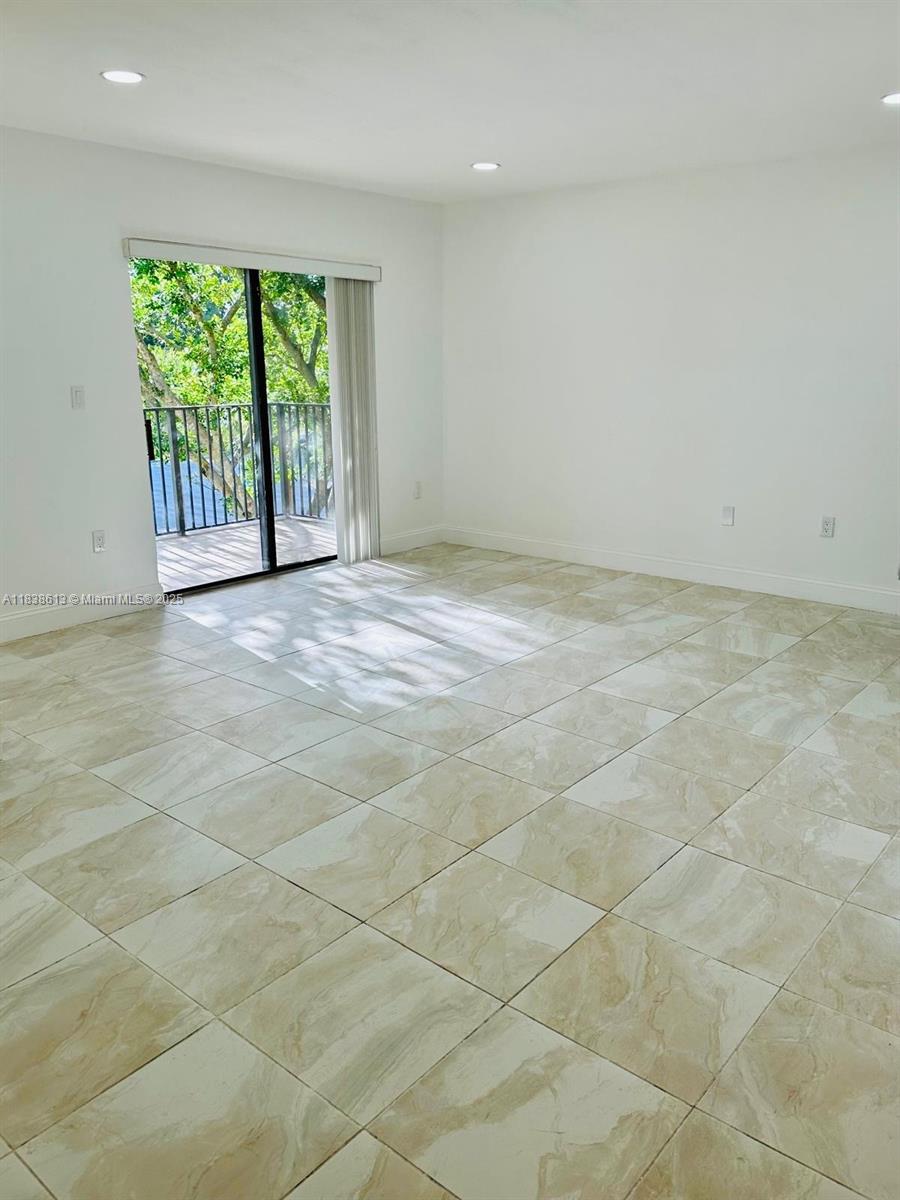 2/2 UNIT IN THE PALMS OF PEMBROKE COMMUNITY! NEW KITCHEN, FRESHLY PAINTED, NEW BLINDS, BALCONY, WASHER & DRYER IN UNIT. A MUST SEE! CONTACT LISTING AGENT FOR SHOWINGS (786) 280-7722.