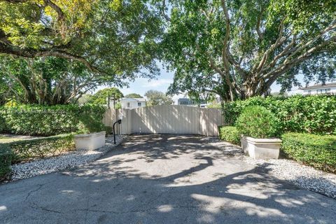 A home in Pinecrest