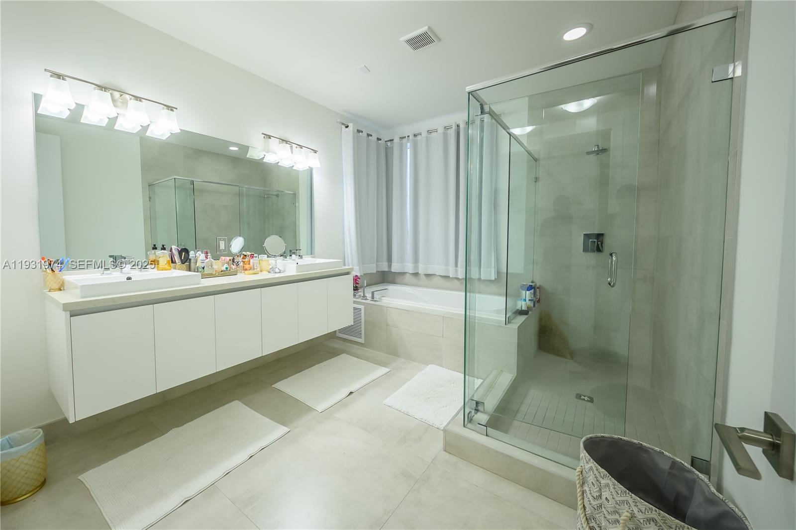 DORAL COMMONS RESIDENTIAL - Residential