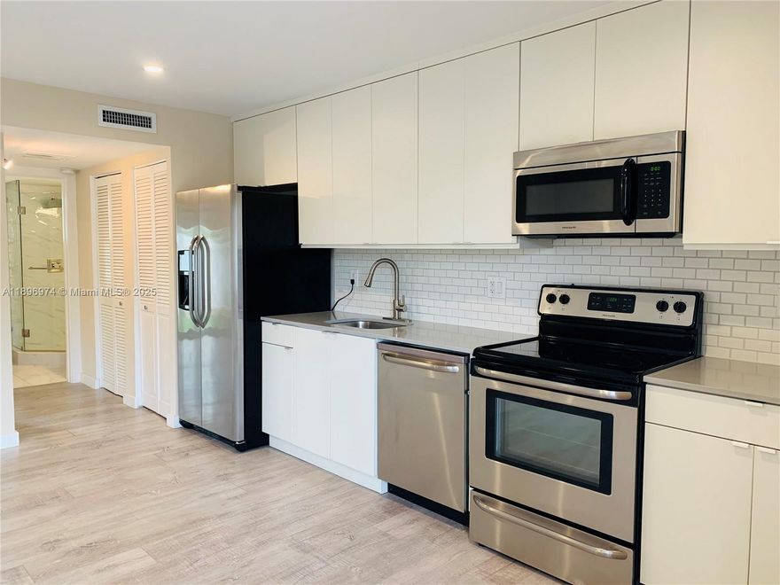 Modern 1-bedroom, 1-bathroom apartment 

This apartment offers a comfortable and modern feel with air conditioning, a fully equipped kitchen, and laundry facilities. Enjoy the privacy of your own patio and the convenience of assigned parking and community pool. 

- Central air conditioning 
- Stainless steel appliances 
- Private patio 
- First-floor apartment 
- Washer and dryer in the apartment 
- Assigned parking space 
- Pool in the building