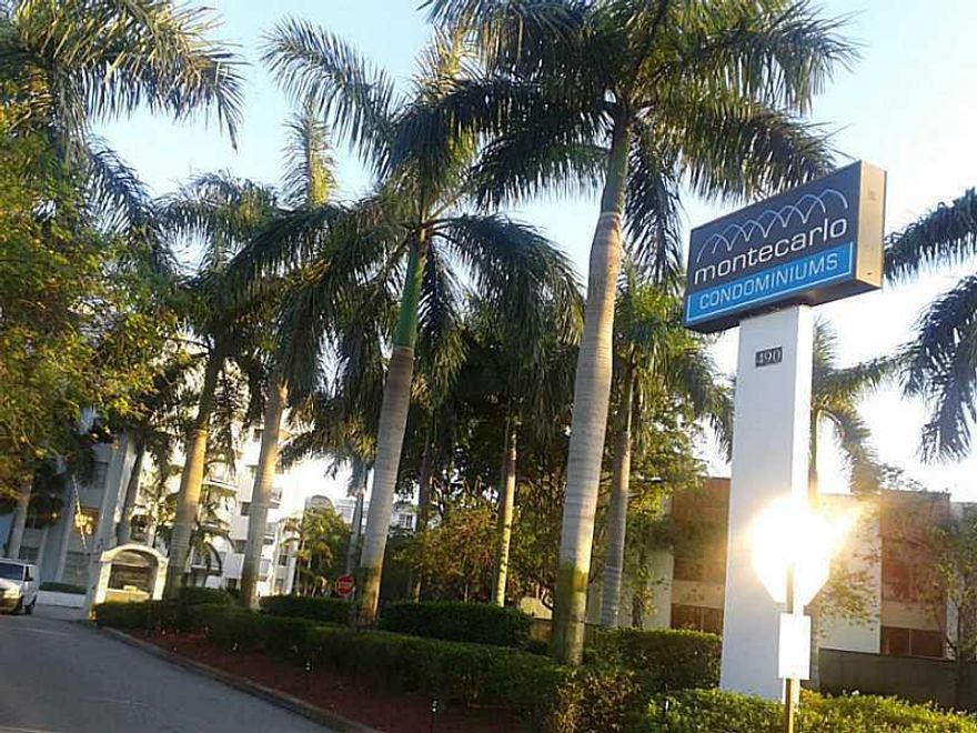 BEAUTIFUL UNIT ALL REMODELED!!! GREAT KITCHEN AND BATHROOM !! LAMINATED FLOORS AND NEW CARPET IN THE BEDROOM !!! PERFECT LOCATION!!!!! NICE AMENITIES SUCH AS SWIMMING POOL, TENNIS COURT, EXCERCISE ROOOM, LAUNDRY ROOM AND GATE!!WILL NOT LAST LONG!!!