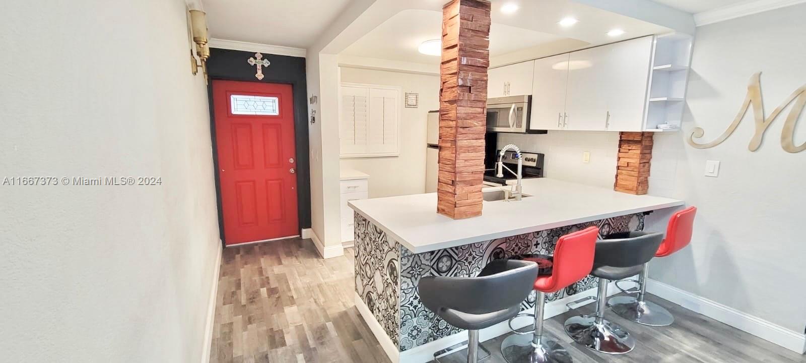 633 NE 2nd Ave 2