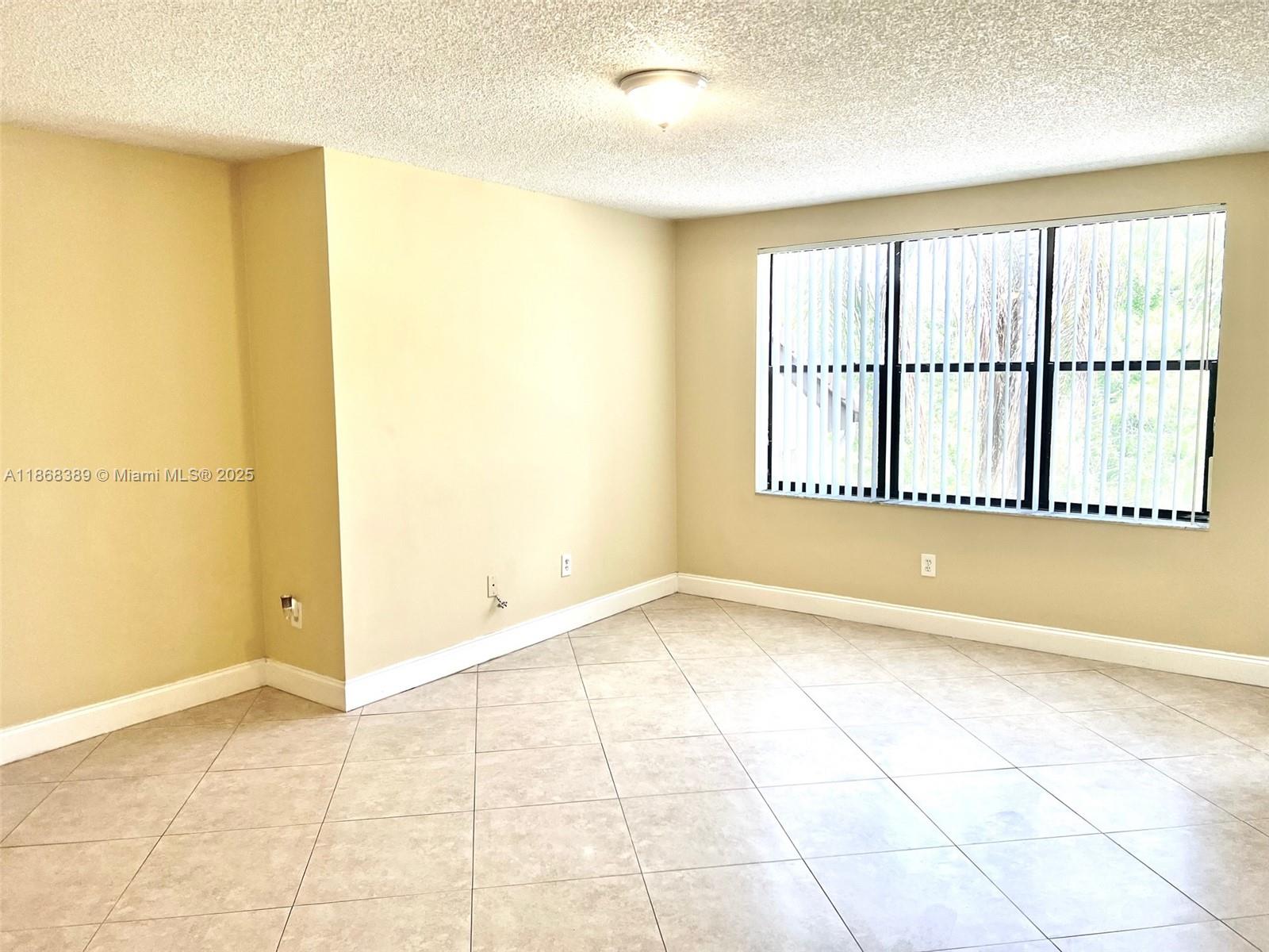 Beautiful and spacious 2bed/1bath apartment in gated community. Bathroom just remodeled! Tiled floors,
remodeled kitchen, washer and dryer in the unit. Spacious walk in closet. Community offers pool, tennis courts.
See broker remarks prior to submit an offer. Min. credit score as per association.