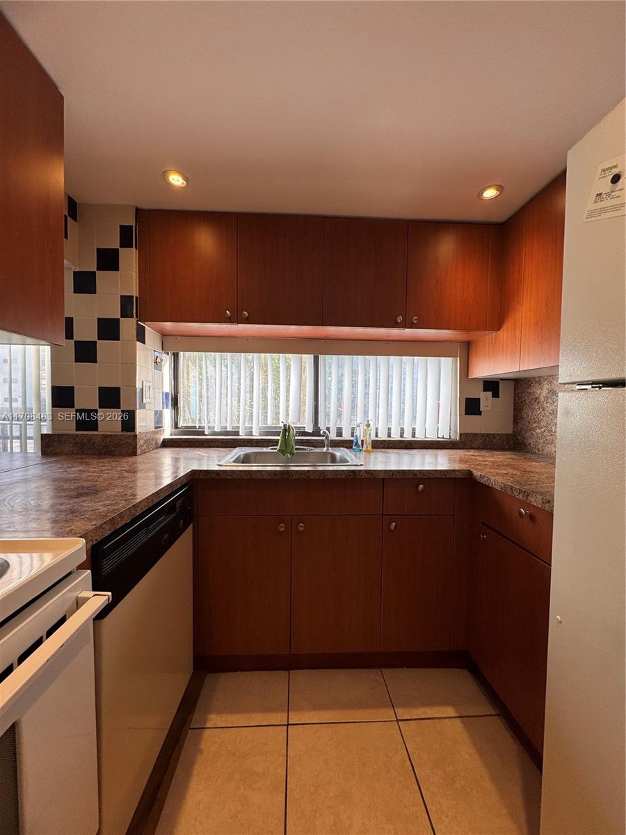 PLAZA OF AMERICAS CONDO P - Residential