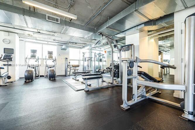 MIDBLOCK MIAMI CONDO - Residential Lease