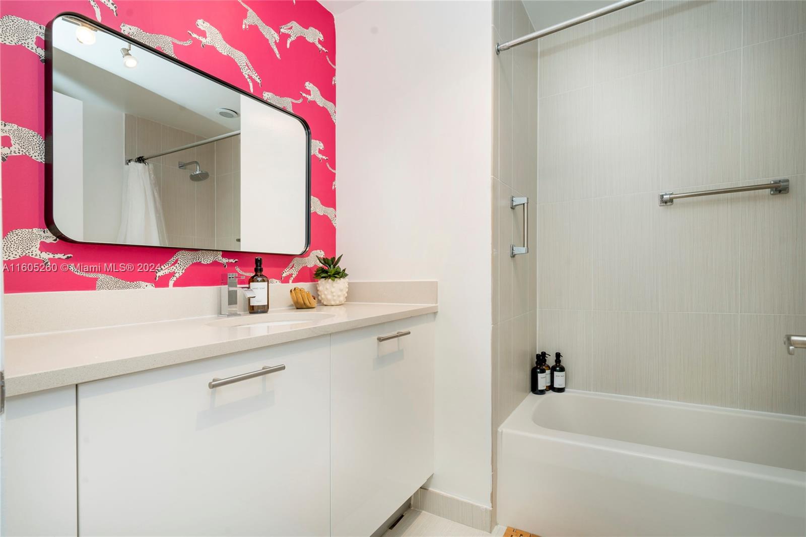 MIDBLOCK MIAMI CONDO - Residential Lease