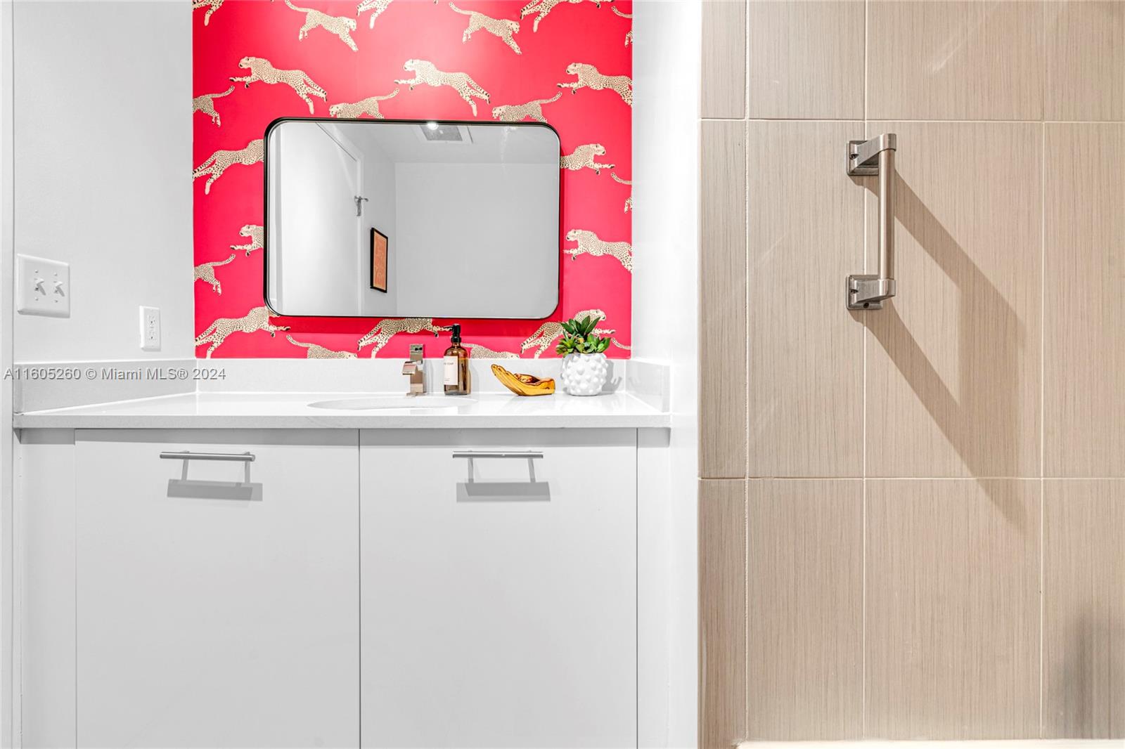 MIDBLOCK MIAMI CONDO - Residential Lease