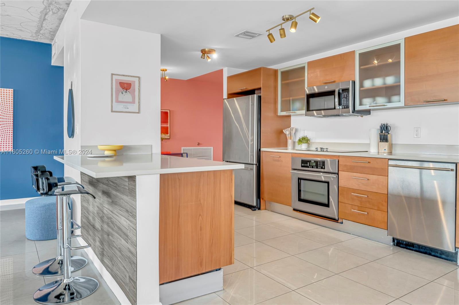 MIDBLOCK MIAMI CONDO - Residential Lease