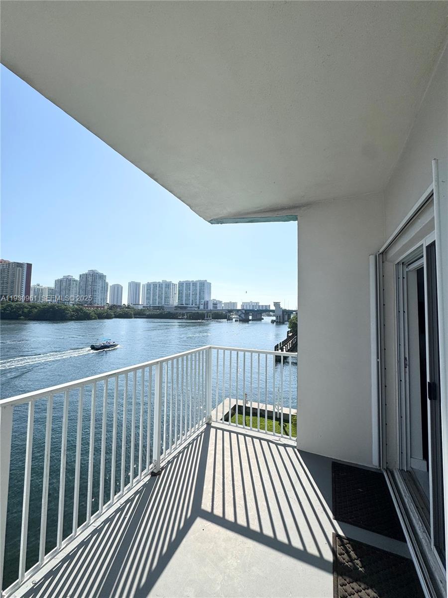 3922 NE 166th St S316