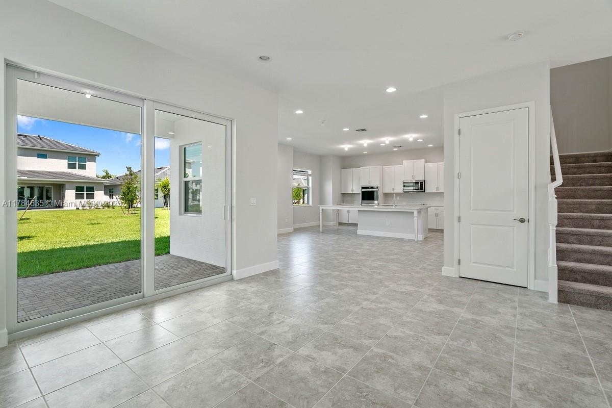 5555 Zestar Ln
