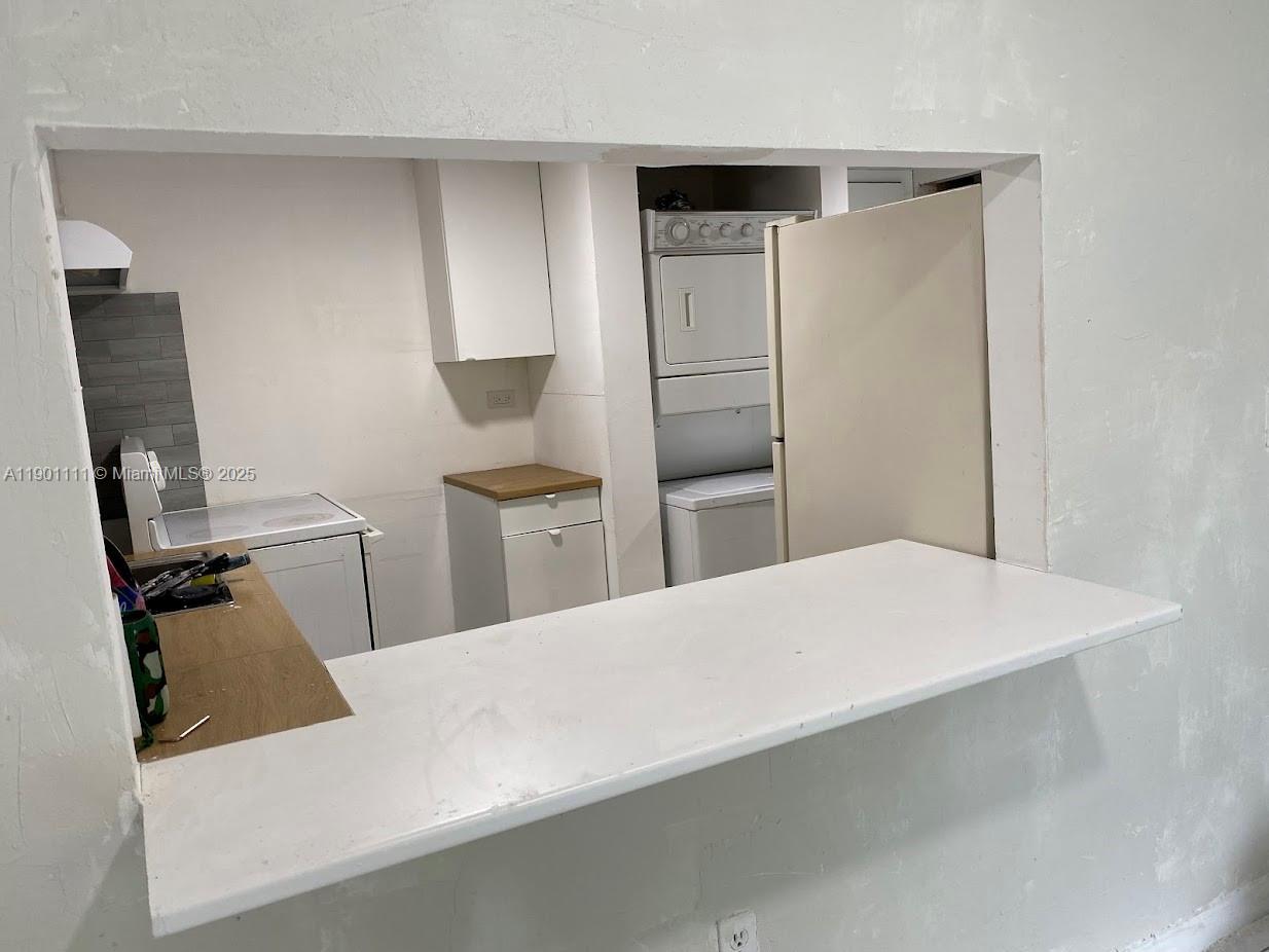 SAMARI LAKE CONDO - Residential Lease