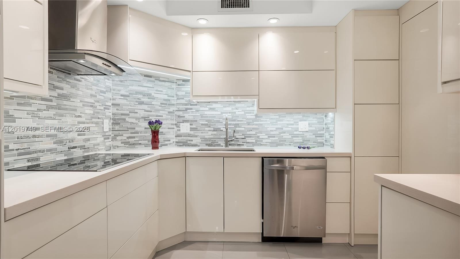 ARLEN HOUSE CONDO - Residential